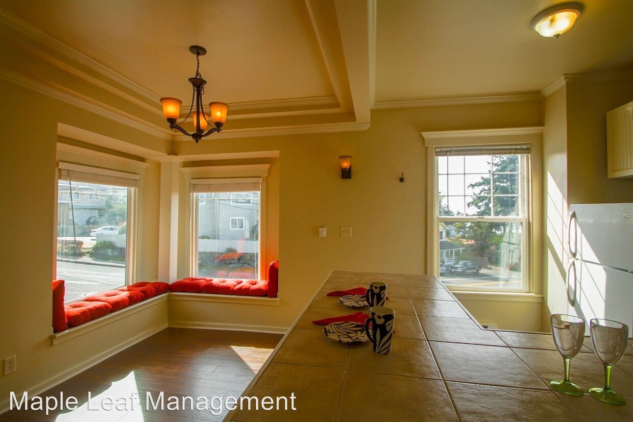 Foto principal - 19601 24th Ave NW