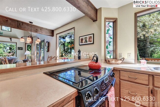 Foto del edificio - Remarkable Redmond Home - Walk to Microsoft and Parks!