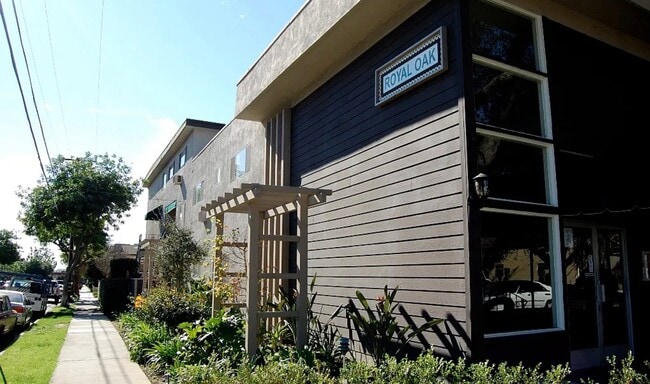 Foto del edificio - 220 E Live Oak St