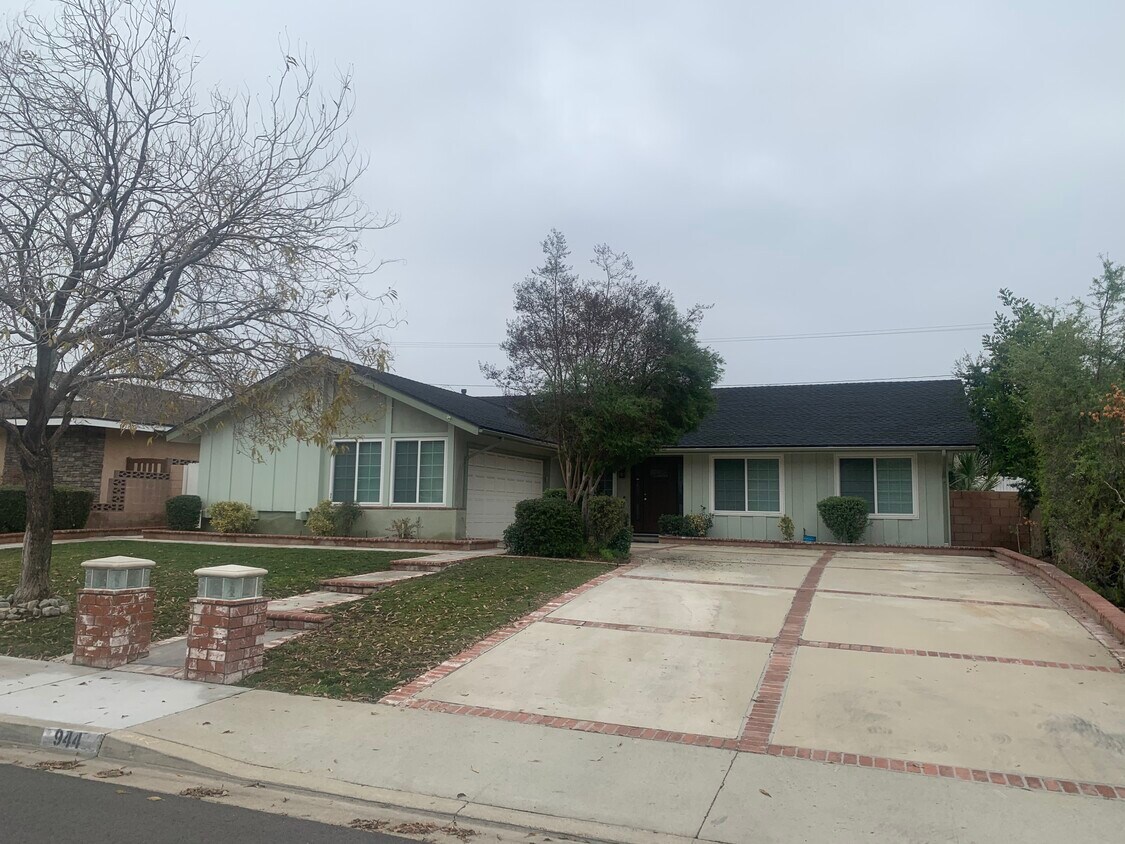 Front house - 944 Eastglen Dr