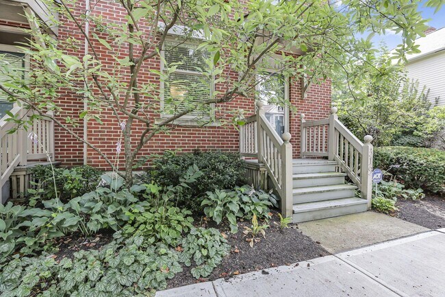 Foto del edificio - 319 W 2nd Ave