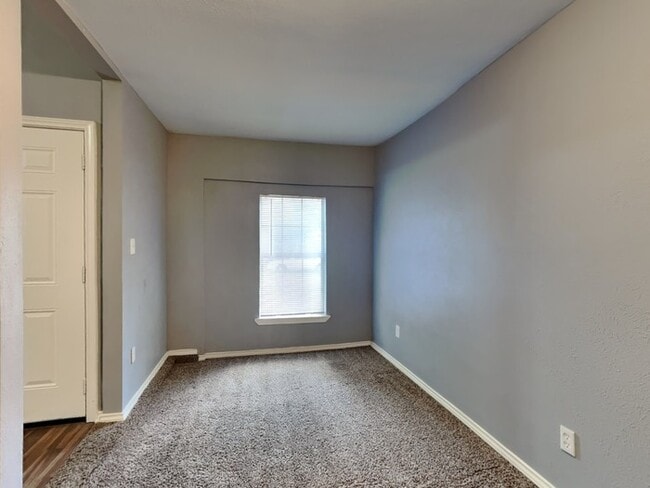 Building Photo - 2405 Cripple Creek Dr
