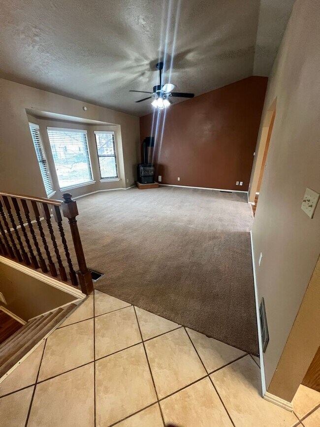 Building Photo - 3 Bedroom 3 Bathroom Highland area home.