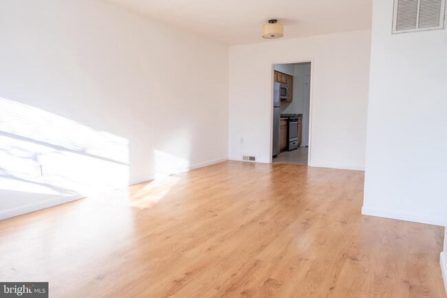 Building Photo - 2027 Barlowe Pl