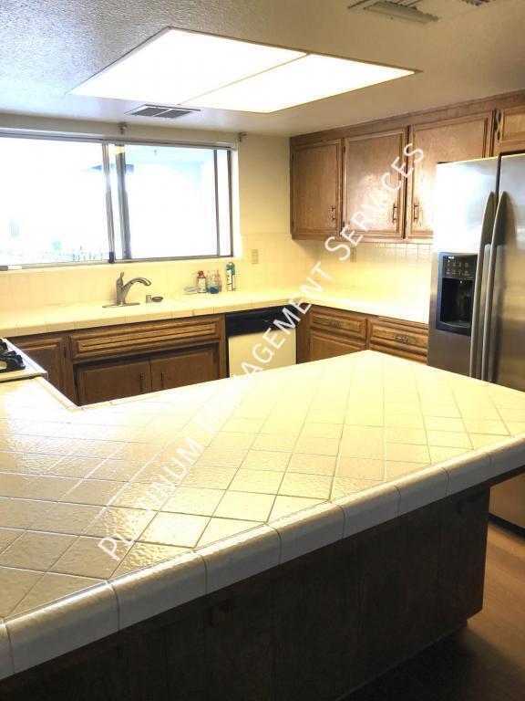 Building Photo - 440 Cheyenne Cir