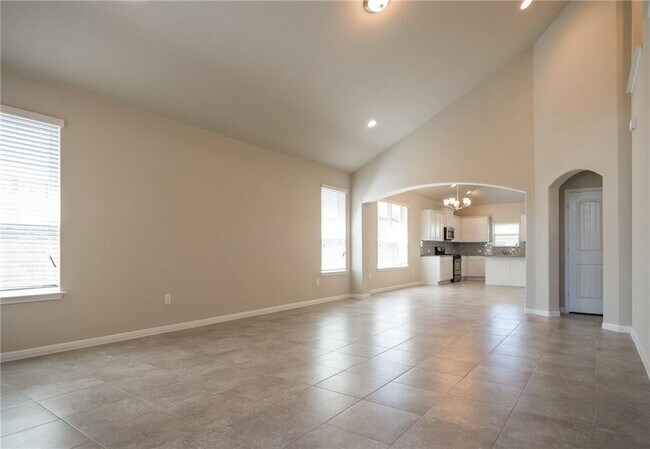 Building Photo - 641 Schefer St