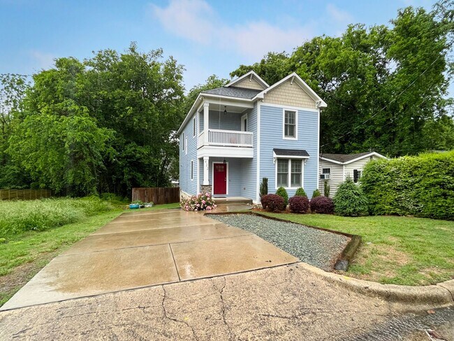 Foto del edificio - Exceptional 3BD, 2.5BA Downtown Raleigh House with Large Fenced Backyard