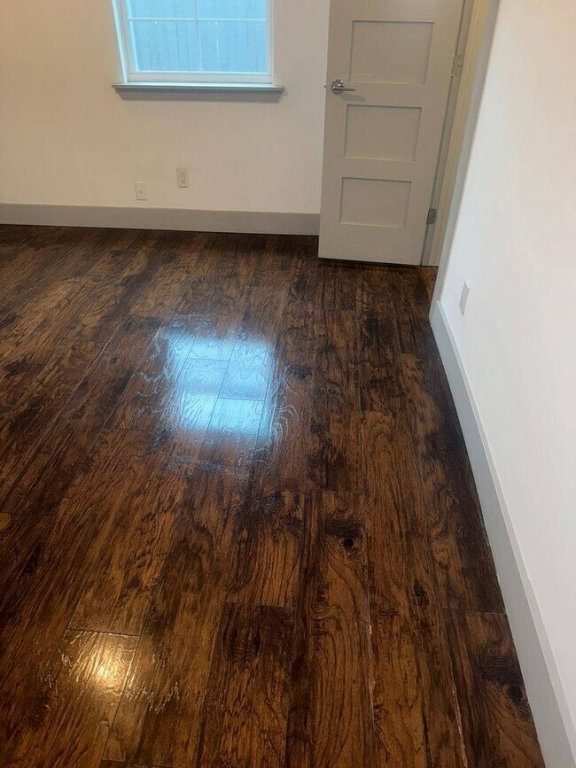 Building Photo - Boxtree Condominiums #104
