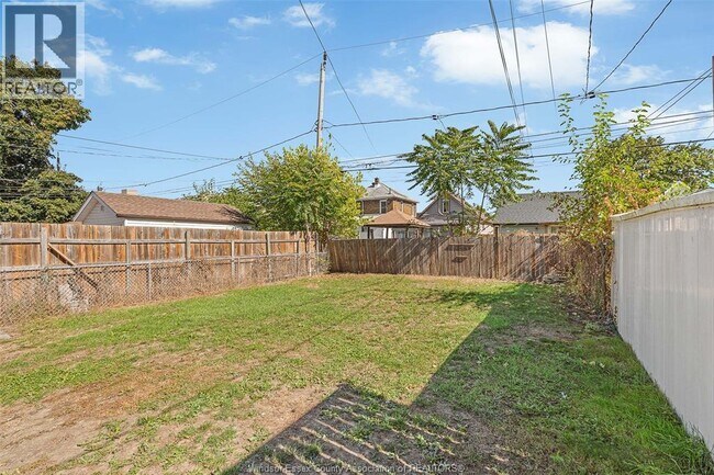 Building Photo - 842-844 ELLROSE AVENUE