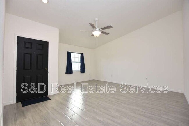 Foto del edificio - 1035 Fox Lake Dr