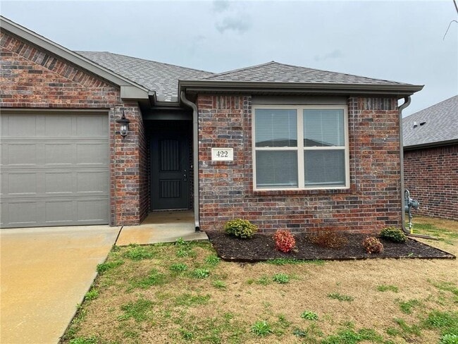 Building Photo - 422 Barbet Dr