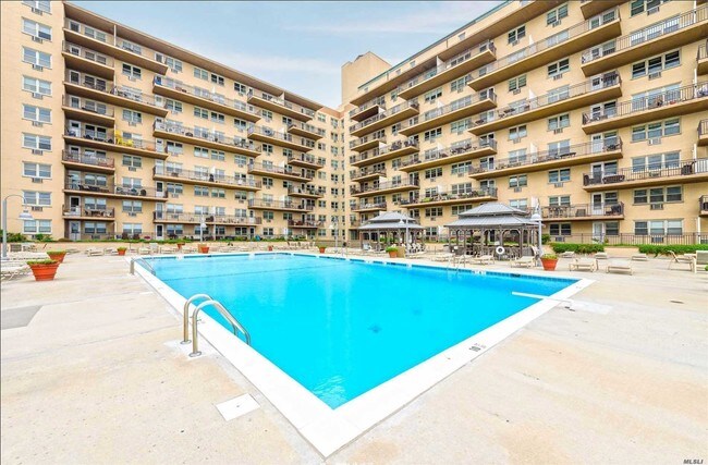 Foto del edificio - 25 Neptune Blvd