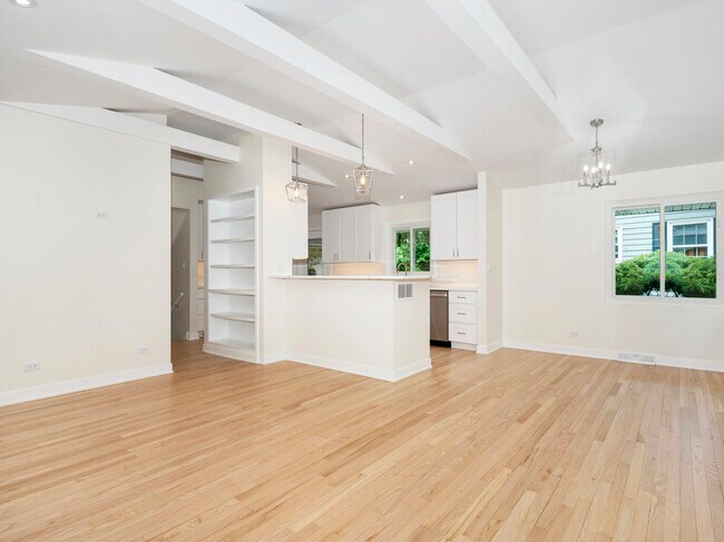 Foto del edificio - 48 Oakwood Dr