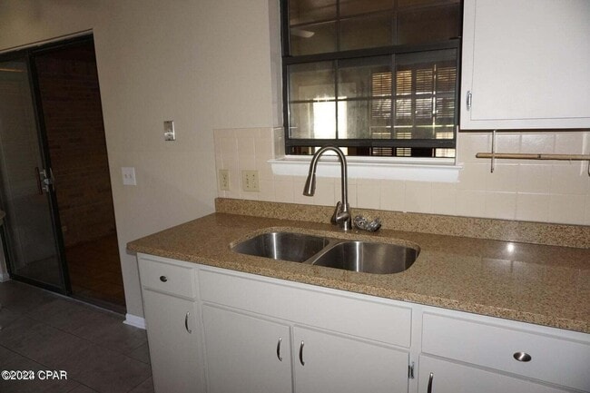 Building Photo - 208 Castile Cir