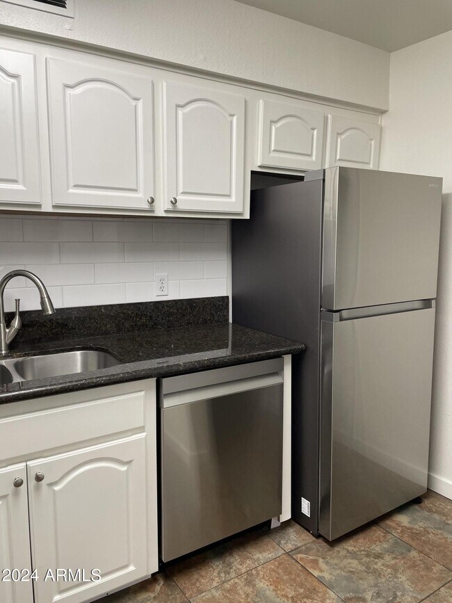 Foto del edificio - 6014 N 79th St