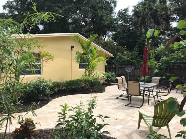 Building Photo - 818 Tequesta St