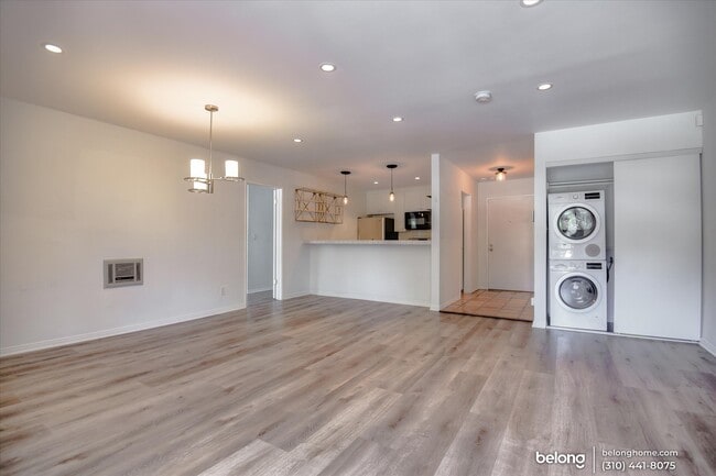 Building Photo - 1222 N Olive Dr