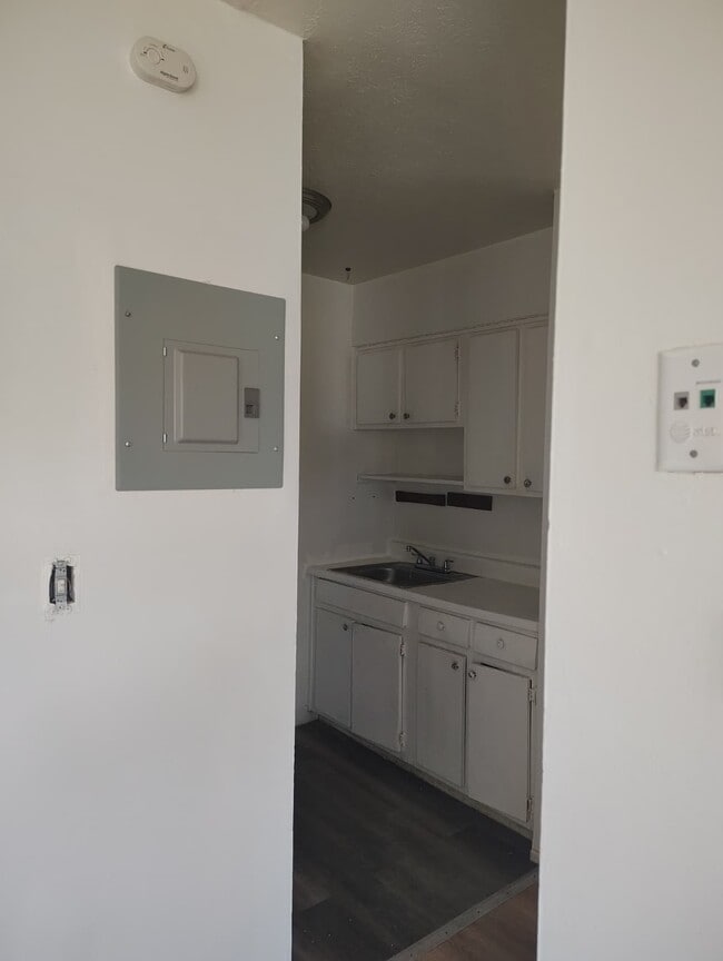 Building Photo - 3265 W 143rd St