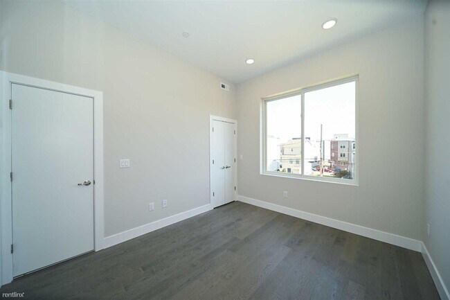 Foto del edificio - 2 br, 1 bath Triplex - 1415 N 8TH St Unit 2