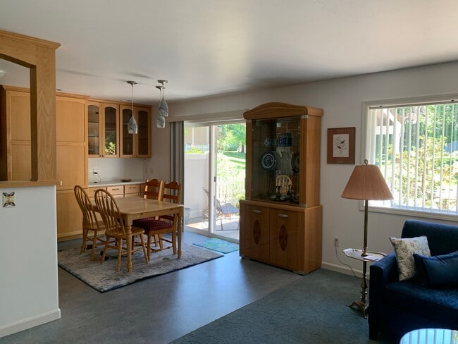 Building Photo - 249 Meadow Dr
