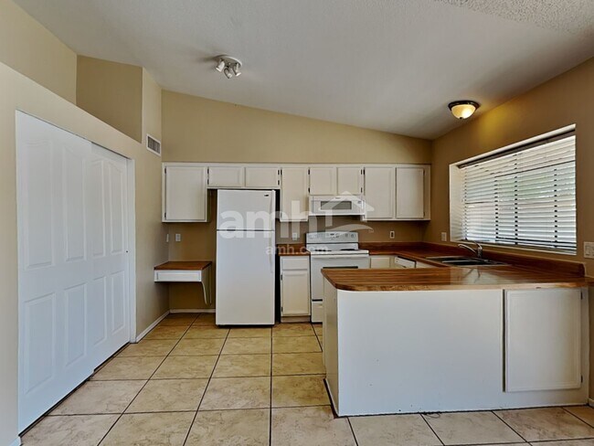 Foto del edificio - 9509 W Echo Ln