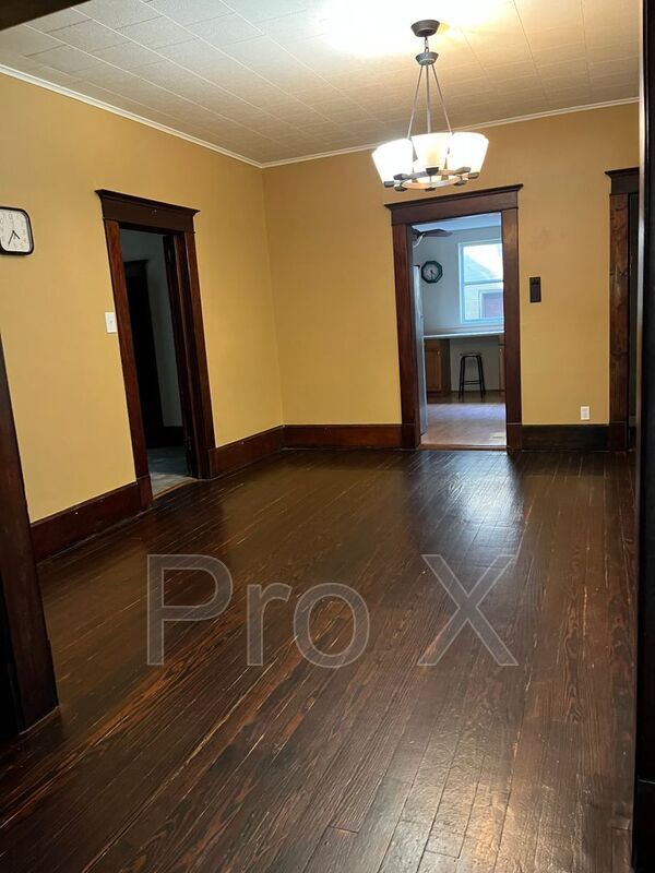 Foto del edificio - 404 W 1st St