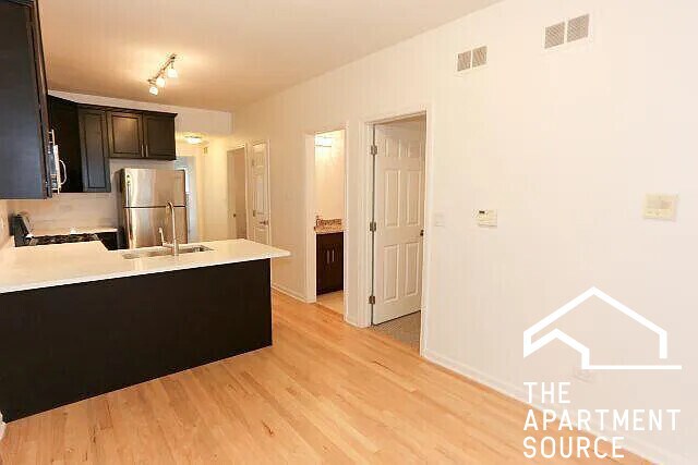 Foto del edificio - 1543 W Walton St