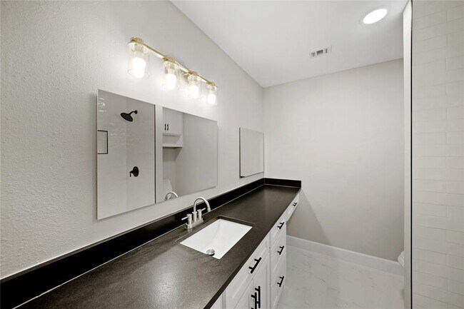 Foto del edificio - 2218 Winrock Blvd