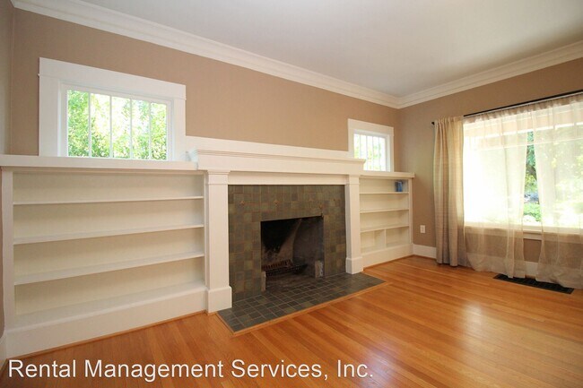 Foto del edificio - 5 br, 3.5 bath House - 2443 NE 10th Ave