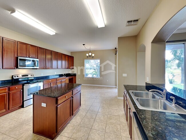 Building Photo - 3247 Chessington Dr