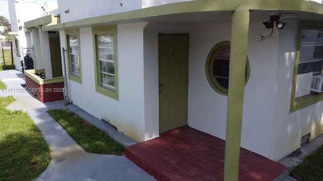 Foto del edificio - 7802 NW 8th Ave