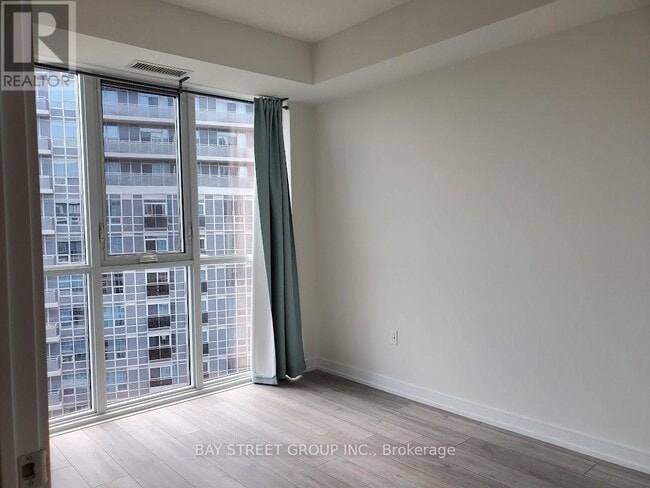 Building Photo - 225 Village Green Square