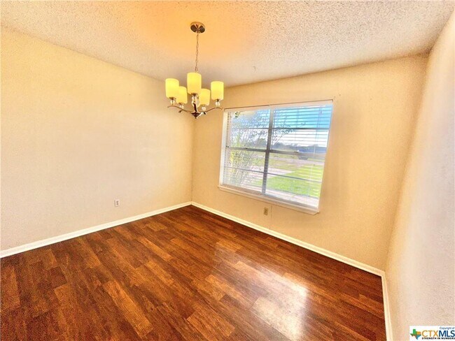 Building Photo - 416 Chukar Dr