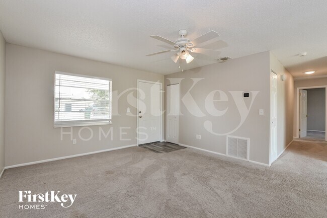 Foto del edificio - 910 Clayton Dr