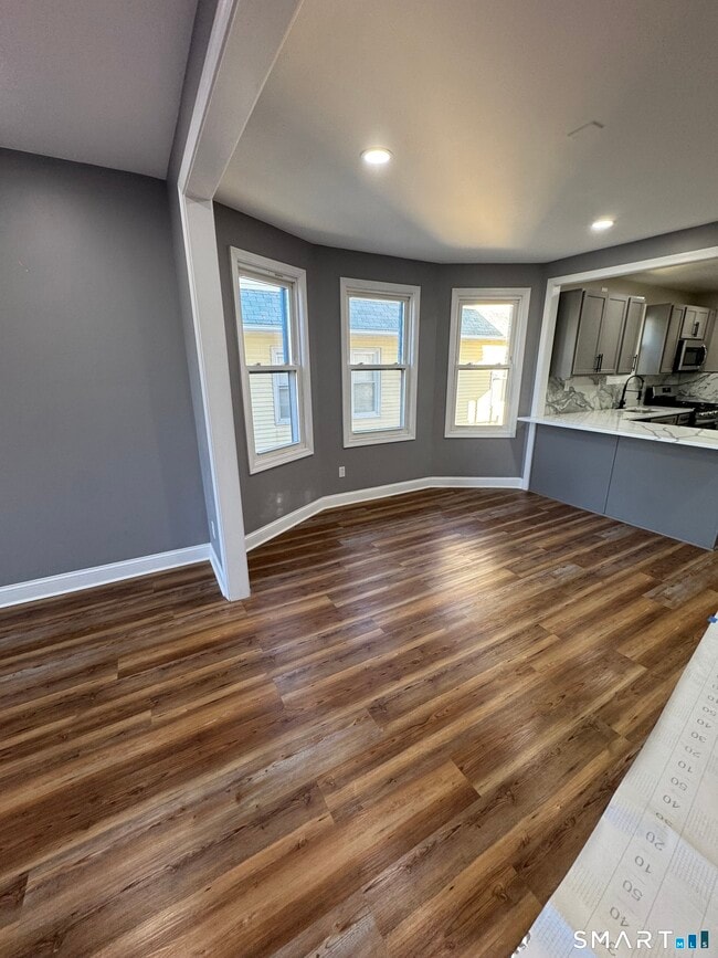 Foto del edificio - 399 Hawley Ave