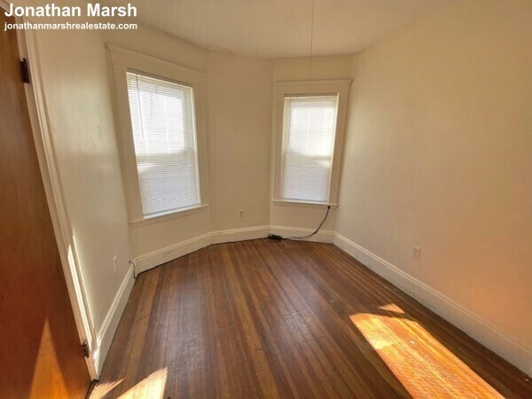 Building Photo - 353 Adams St
