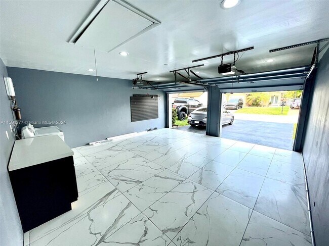 Foto del edificio - 18257 NW 61st Pl
