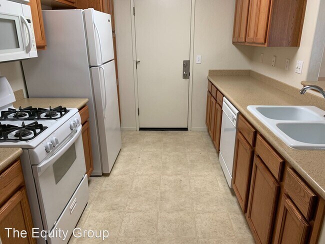 Building Photo - 1750-1858 Paseo Del Lago