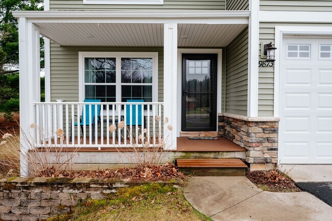 Building Photo - Stunning Home Available September Thru Mar...