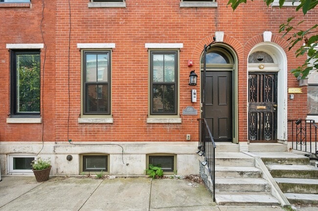 Building Photo - 1530 Christian St