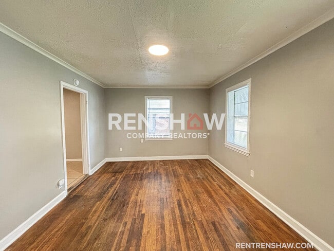 Building Photo - 1580 Hugenot St