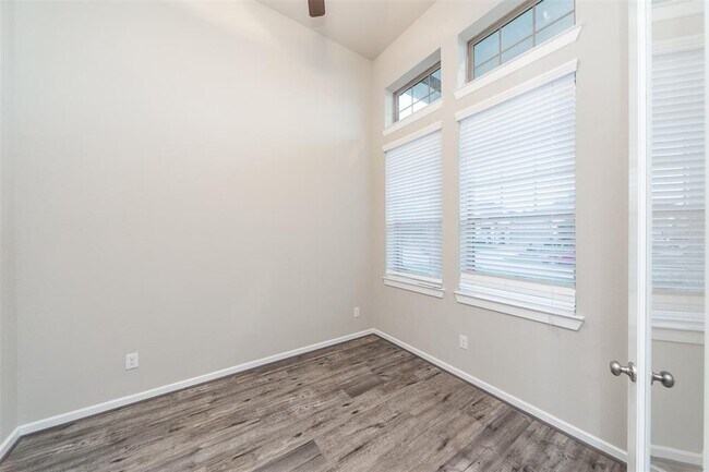 Foto del edificio - 4518 Primrose Valley Ln