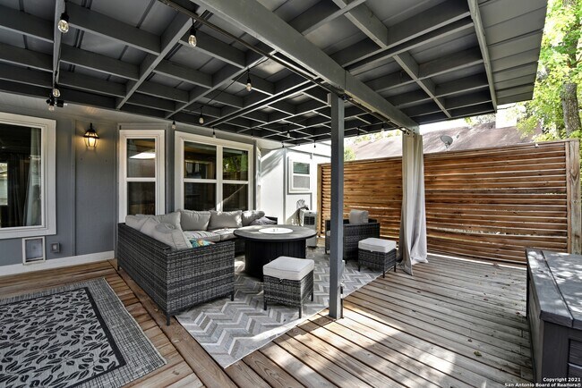 Building Photo - 3318 Stoney Country