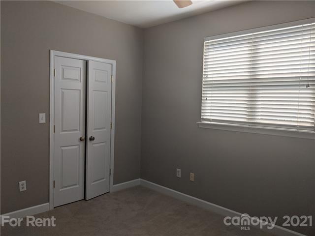 Foto del edificio - 915 Northeast Dr