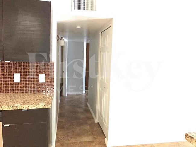 Foto del edificio - 2308 W Orchid Ln