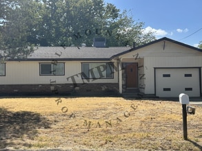Building Photo - 679 Siskiyou Ave