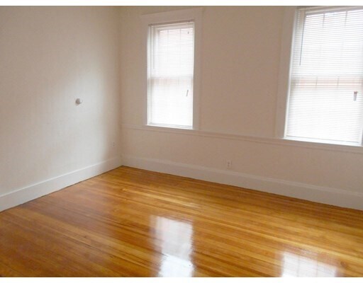 Primary Photo - 61 Hawthorne St