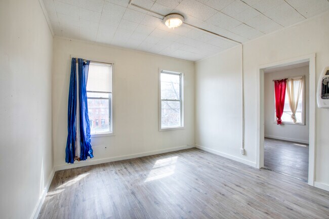 Building Photo - 821 Park St