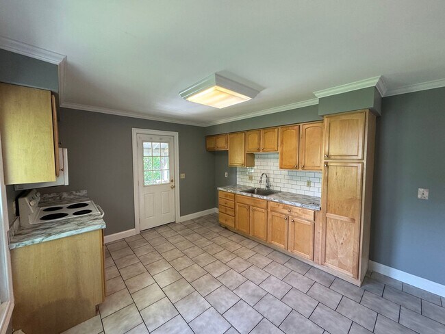 Foto del edificio - 2nd Floor 1 Bedroom Apartment with Bonus Room
