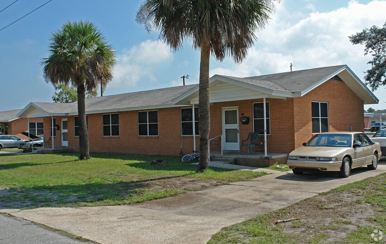 10241028 S 11th St, Fernandina Beach, FL 32034 Apartments in